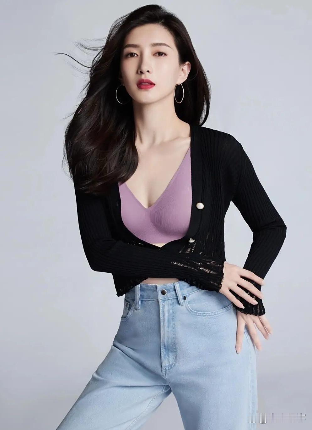 江疏影早年内衣照，身材超赞