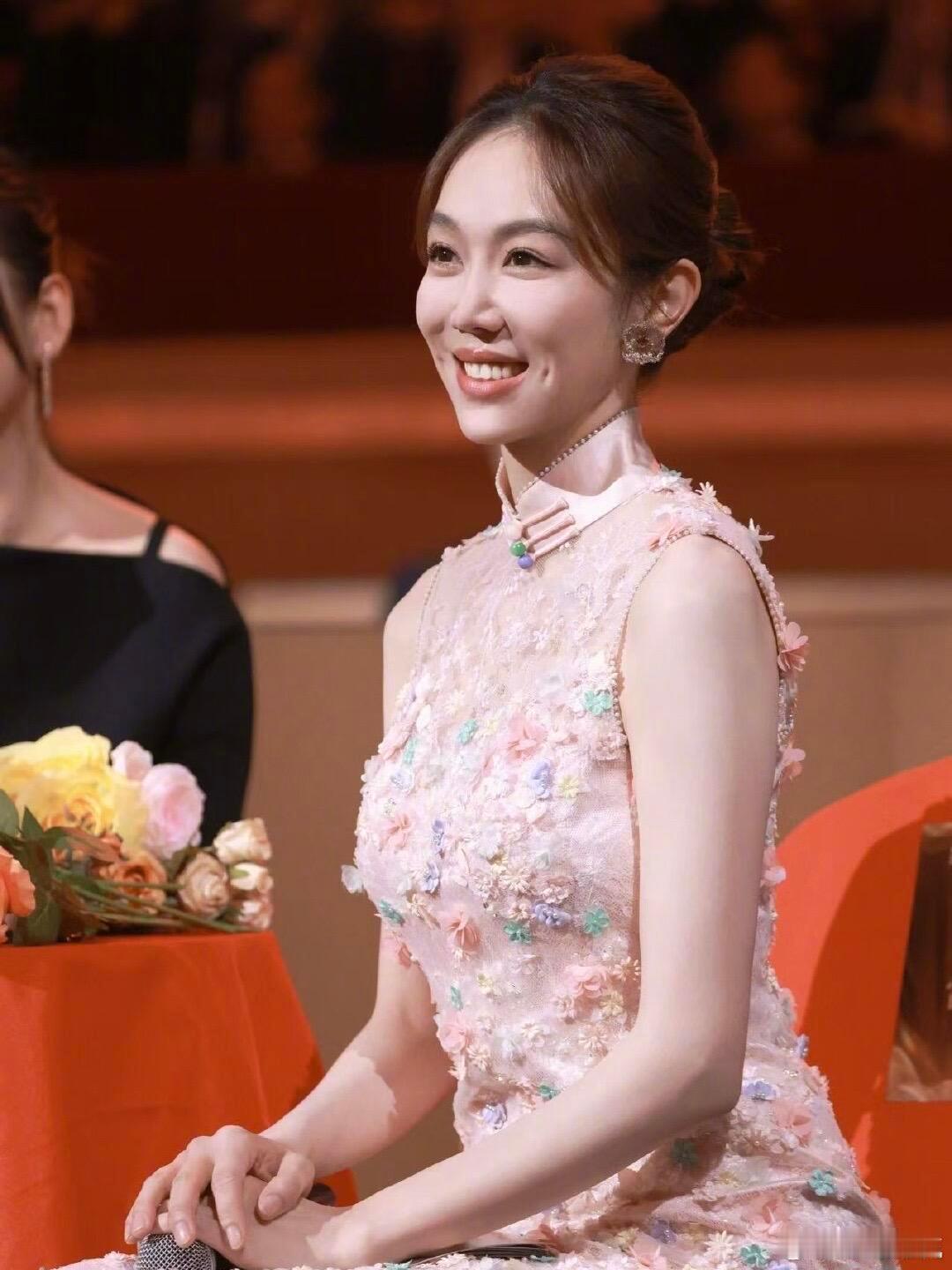 出发3去西藏开团姜妍秒跟现在就出发美食与旅行的完美结合！西藏站的姜妍开团，绝对