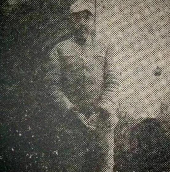 1947年11月，一封劝降信被撕得粉碎，当解放军信使被押到垛口时，国军中将武