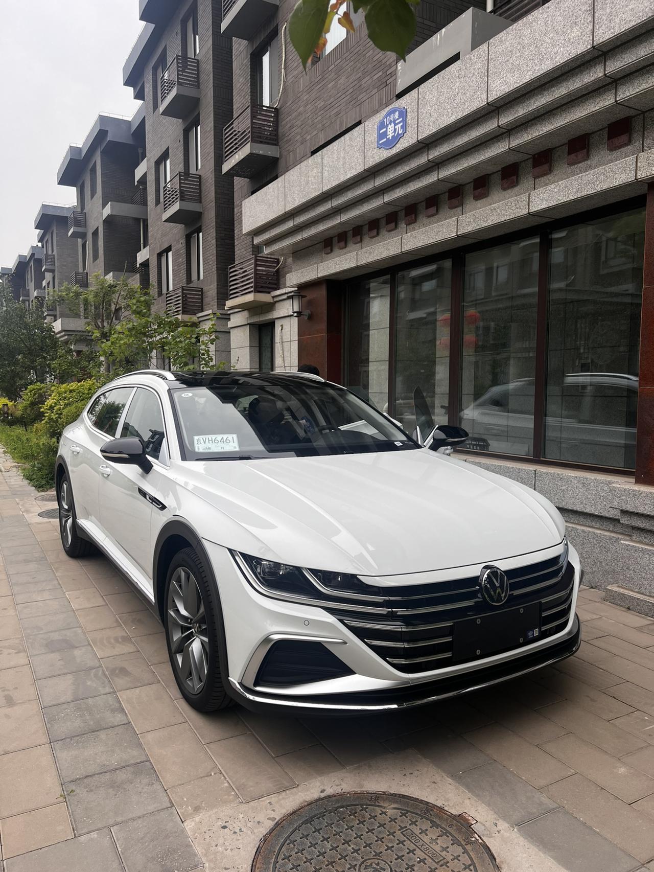 恭喜自己喜提CC猎装太开心了，一个月的等待加装的360终于到了无死角的帅。