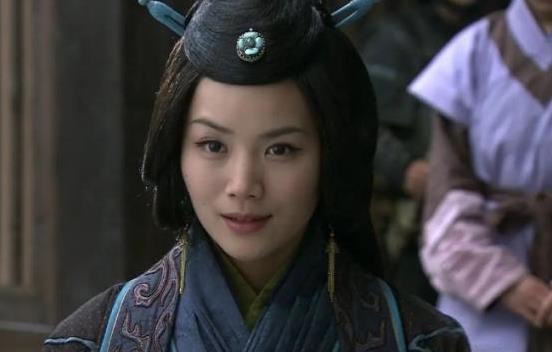 公元200年，诸葛亮娶了远近闻名的丑女黄月英。待宾客散尽，他来到洞房，又想起岳父