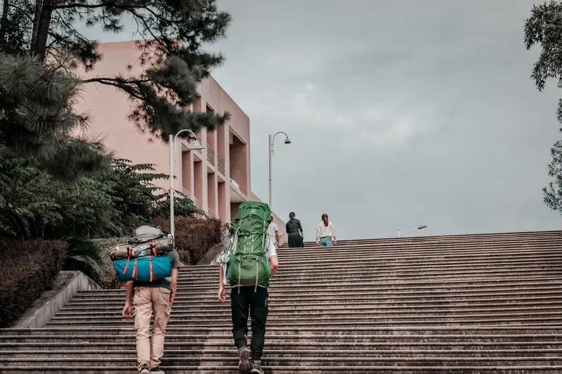 人生就像一场充满未知的冒险，那些刻骨铭心的经历，是旅途中最美的风景。我曾在创业