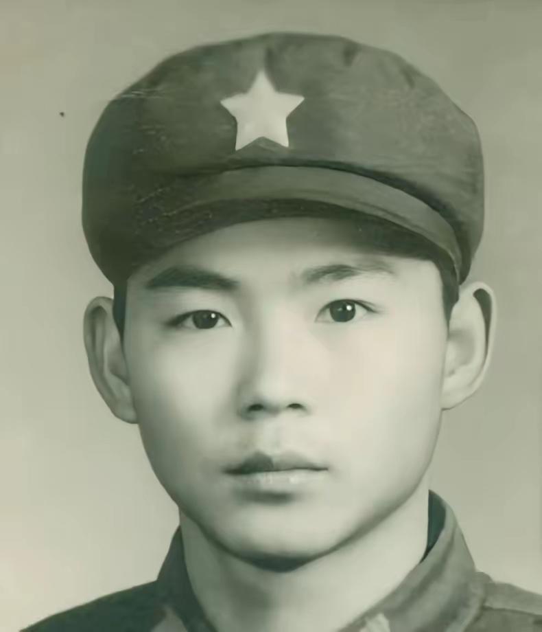 1979年战场上，越南老百姓逃难挡住我军道路，排长谢志熙下令重机枪开火！谢志熙不