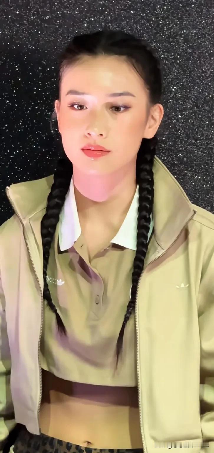 陈冲的女儿许文珊已经长大了呢！她就是在电影《误杀》里给人留下深刻印象的那个小女孩