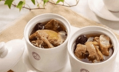 何首乌炖鸽子的功效