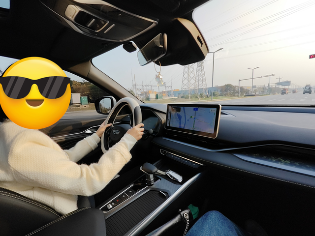 星瑞扶摇底盘11号和我老婆去4儿子店做首保，车子架起来，底下不敢进去。就随便拍