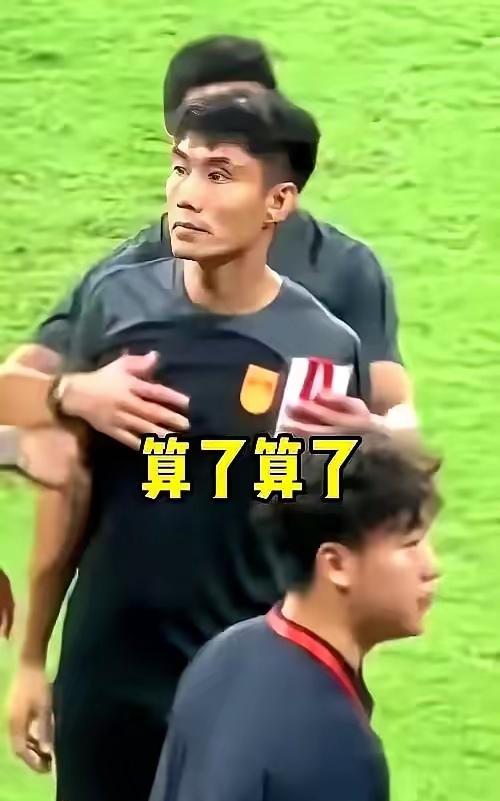 瞪眼哥郑智正式接过邵佳一的教鞭，青岛西海岸也已经官宣确认，郑智曾经短暂代理过恒大