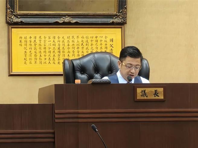 彰化地检署侦办今年6月彰化县议会餐会辅选疑桉，16日通知彰化县议会议长谢典霖及谢