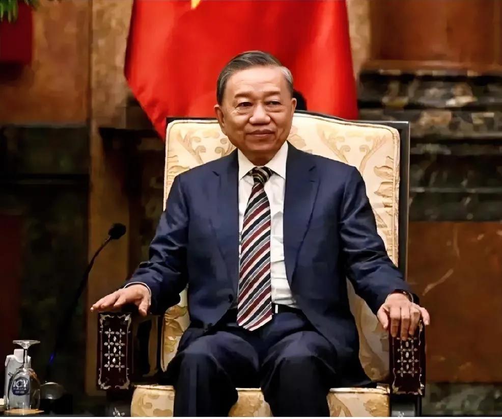 越南想跟印度学想空手套白狼，一会儿和美国勾肩搭背，一会儿在南海问题上和中国较劲，
