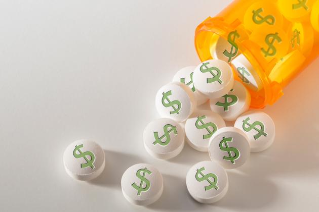 压低药价的结果是劣币驱逐良币，是医疗领域的拼多多现象。外资早就开始纷纷不玩了，连