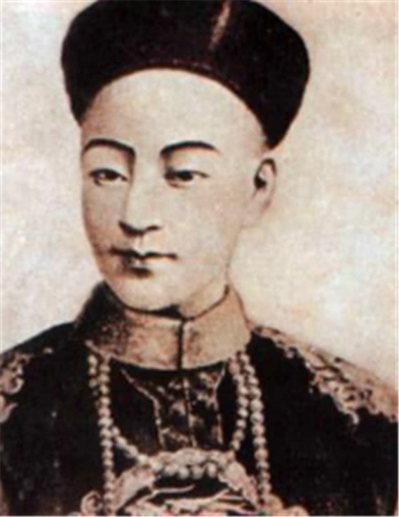 光绪帝：一个被亲妈PUA、被老婆绿、被囚禁十年的“史上最惨CEO”各位老铁，今儿咱不聊宫斗，不聊权谋