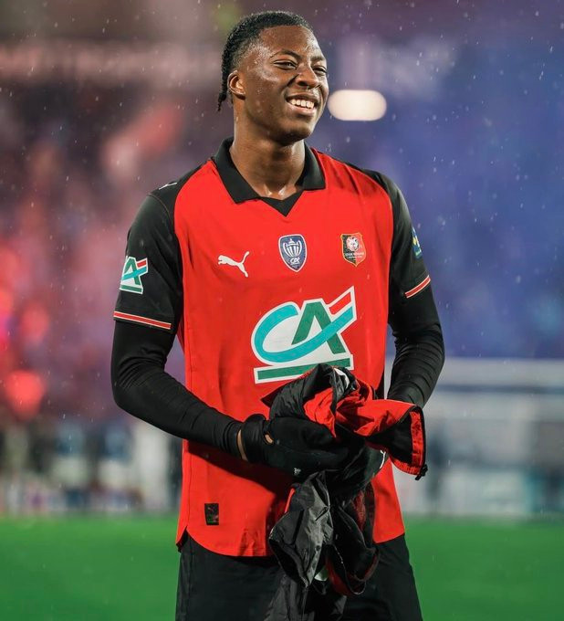 卫报EdAarons了解到曼联正在考虑加大对雷恩前锋卡德尔梅特的追求力度，并已