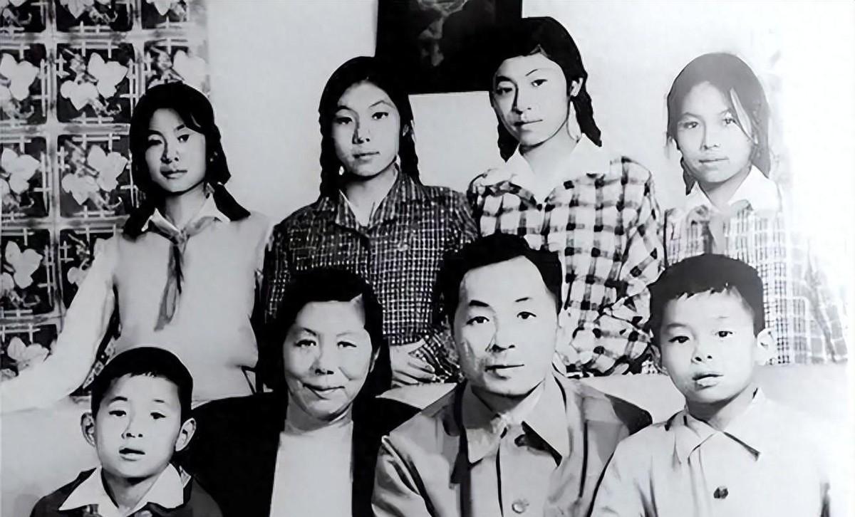 叶飞想为他平反并安排职务，找中组部部长商谈未果，对此事始终感到颇为不平1975
