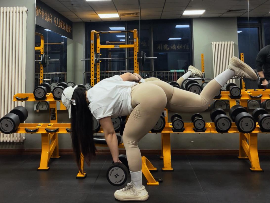 今晚重复100遍的动作