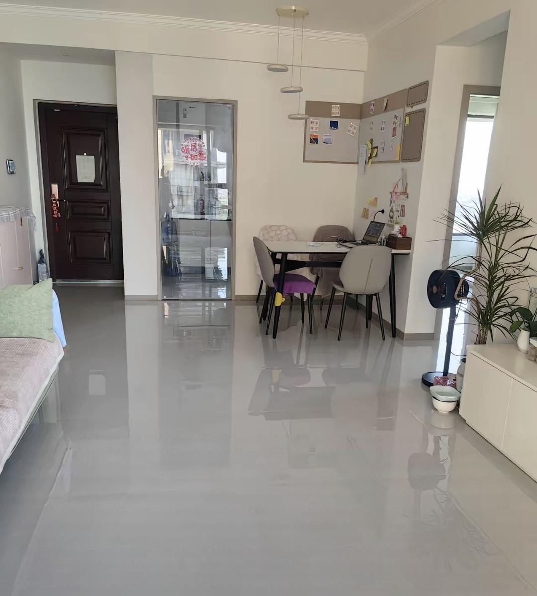 前几天去闺蜜家玩，她家真的干净得发光。我就跟着效仿，把家里乱七八糟的东西扔了一大