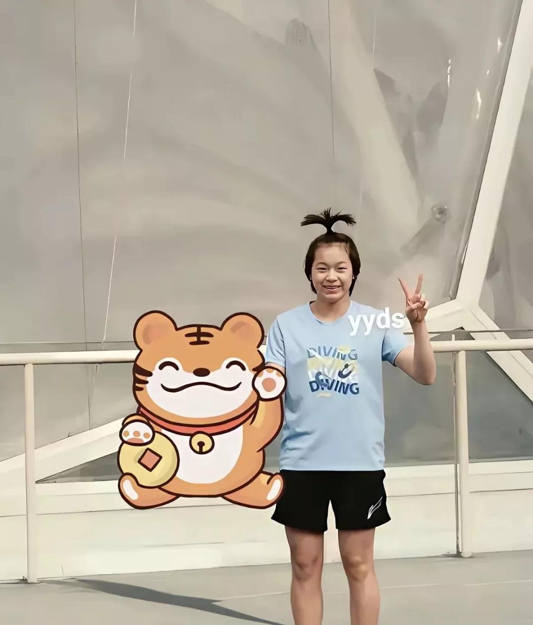 全妹越来越像她妈妈了。
