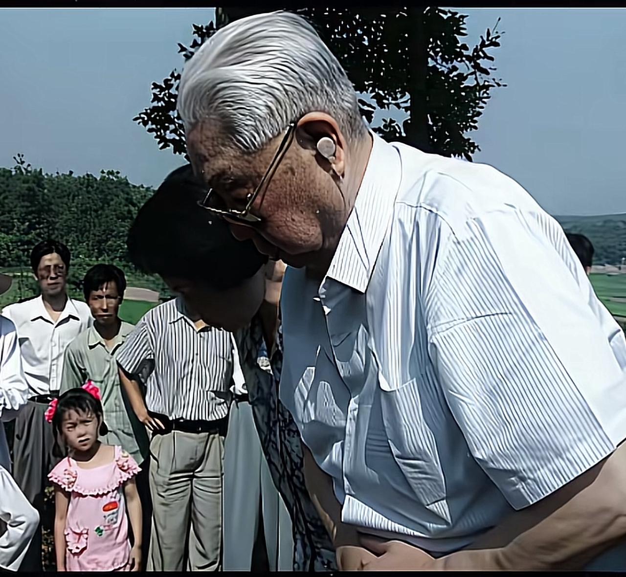 1997年6月，82岁的开国上将陈锡联阔别44年，重回湖北红安老家，专程祭扫母亲