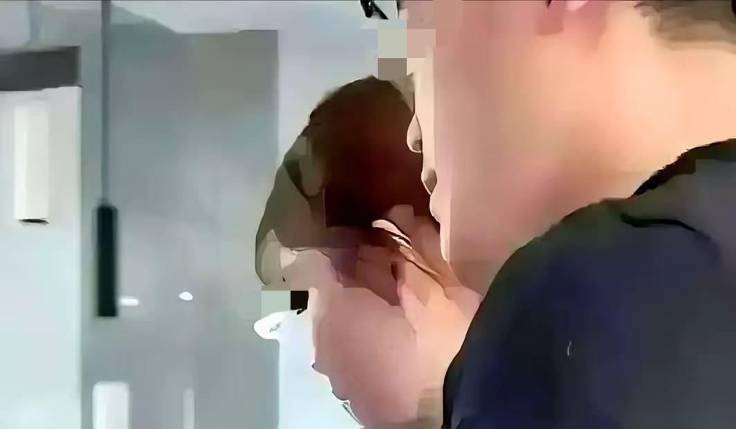 真的破防了！绍兴姑娘这一躬，比任何偶像剧都戳心！婚检前还在笑着挑喜帖的小情侣，三