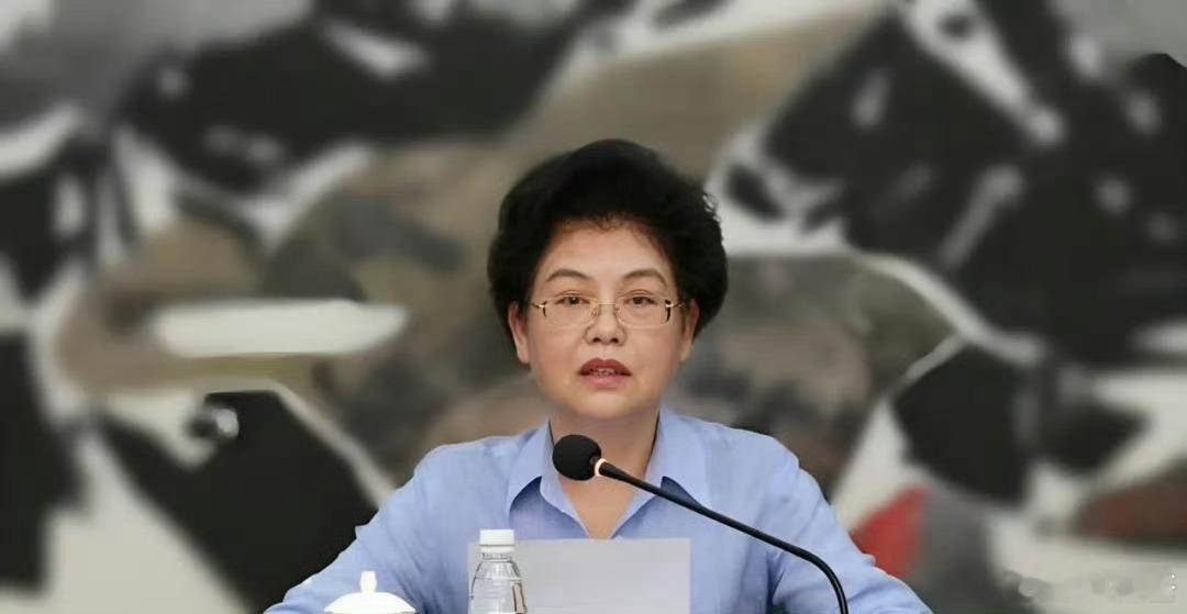一个“两面人”的被抓与乱认祖宗​​这个女人叫刘慧，回族。中央纪委国家监委网站刚刚