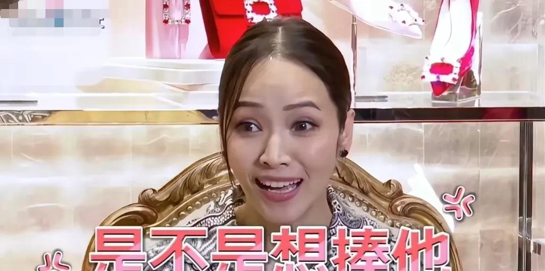候佩岑说：“我儿子在飞机上看到一个漂亮的空姐，他就问我家里有没有宝石，想送宝石给
