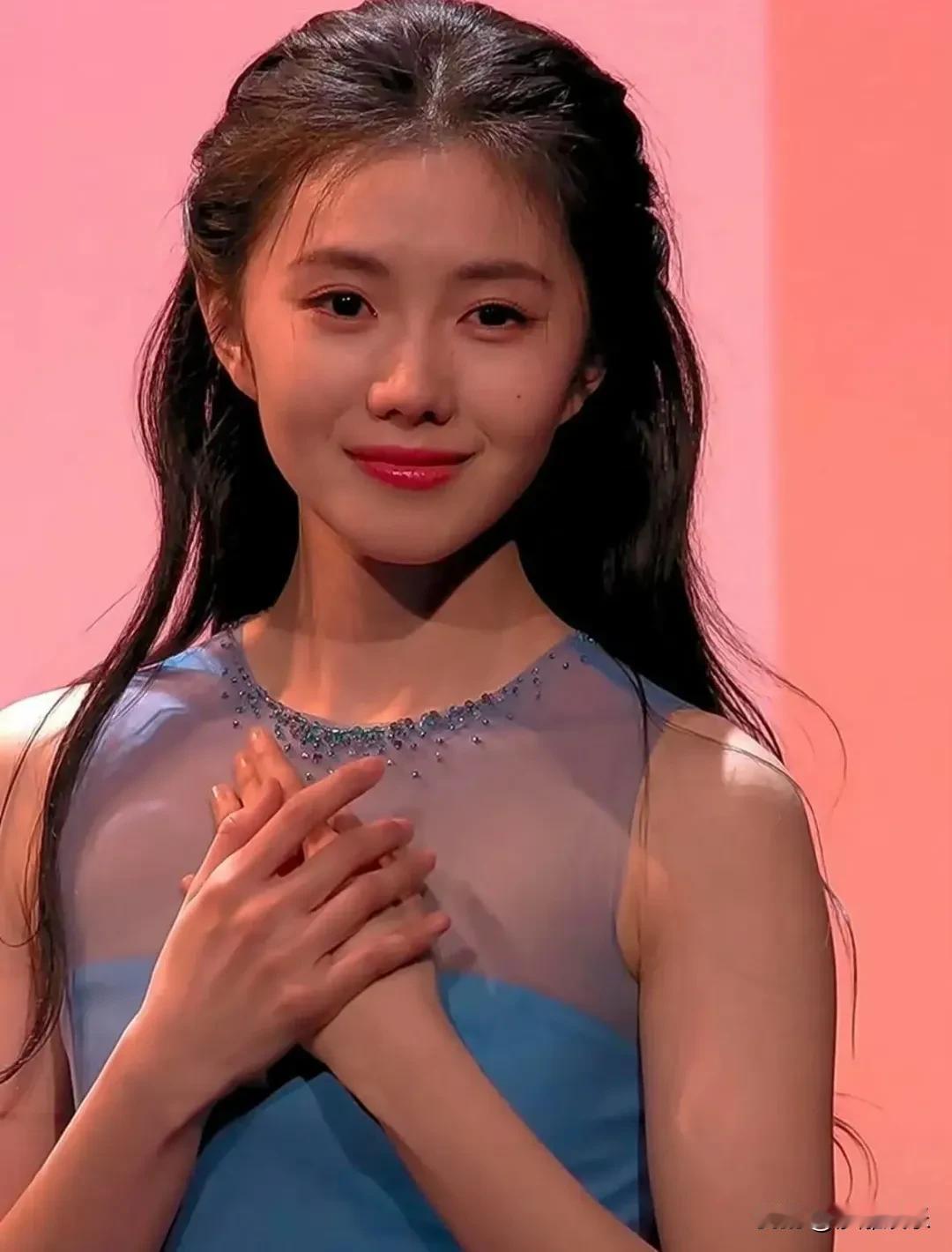 刘浩存这一跳，把我拉回了那个纯粹的年代都说今年春晚最惊艳的一抹色彩，是刘浩存