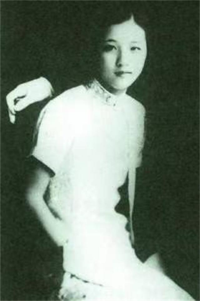 1938年7月，17岁的郭翼青嫁给了56岁的程潜。新婚夜，郭翼青羞答答的说：“你