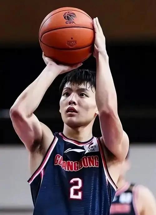 另类“留洋”，徐杰这次真不是去走过场。 结束本届男篮集训周期后，徐杰前往洛杉