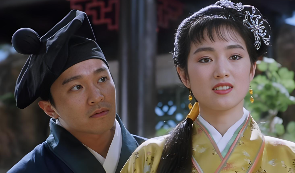 1992年，巩俐到香港拍摄《唐伯虎点秋香》时，向华强直接甩给巩俐100w，说：“