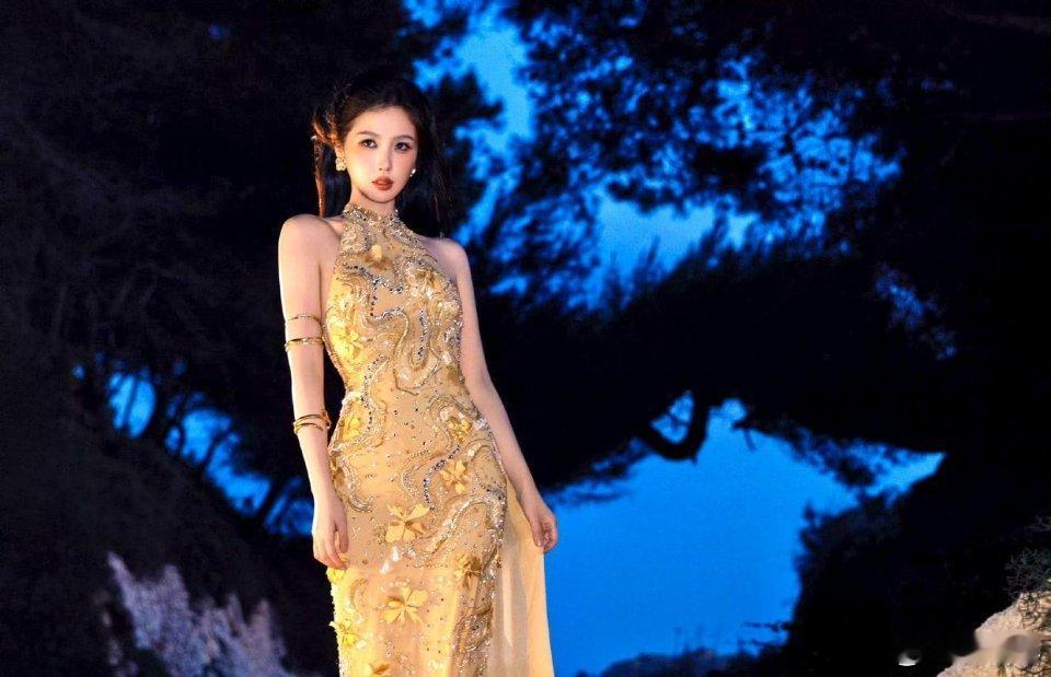 虞书欣戛纳生图虞书欣戛纳双造型路透图已出，全场最好看了，这次粉丝不得不夸，还是漂