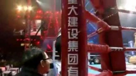 拳星杨建平被日本拳手当众喷口水，愤怒的冲上台直接KO