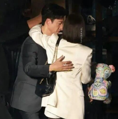 秦岚新剧路透曝光！魅惑十足，御姐风范令人心动​​​