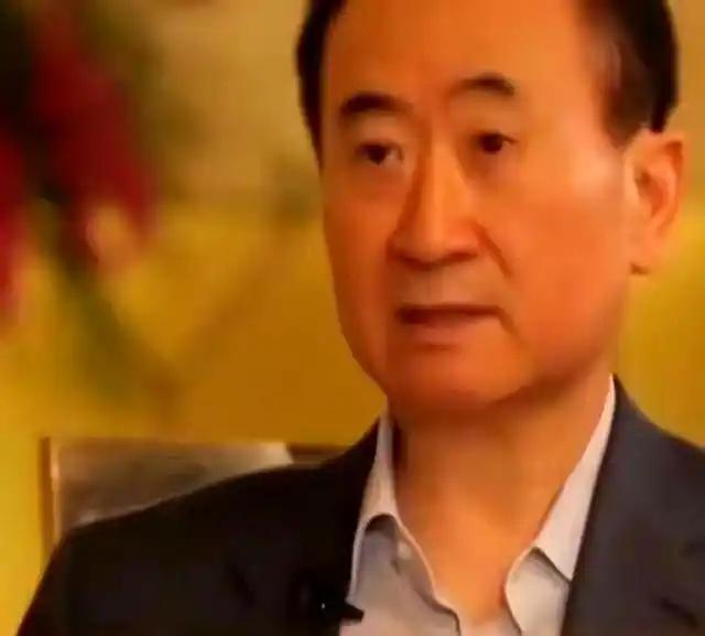王健林是真狠！身价降到只有290亿，居然靠卖万达广场，在6年时间里几乎还清了60