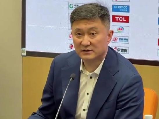 CBA最新消息：据广东男篮主教练杜锋指导赛后接受采访表示：球队还在观察大外援，对
