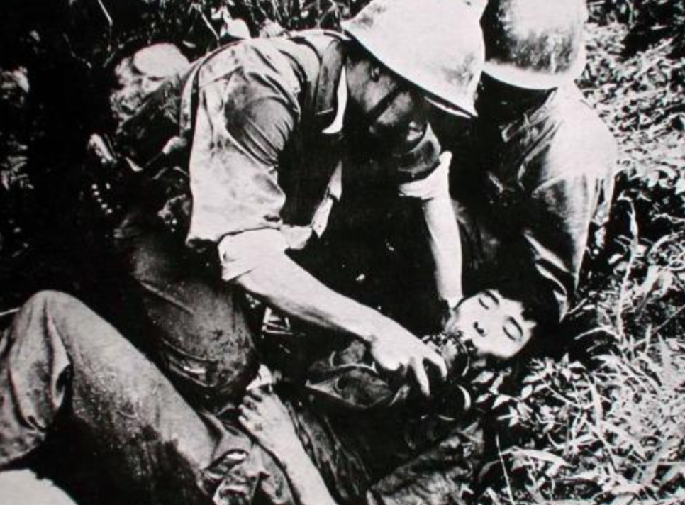 所有家属都走了，你女人怎么还在这？搞什么呢！”1984年春天，老山战役打响前，1