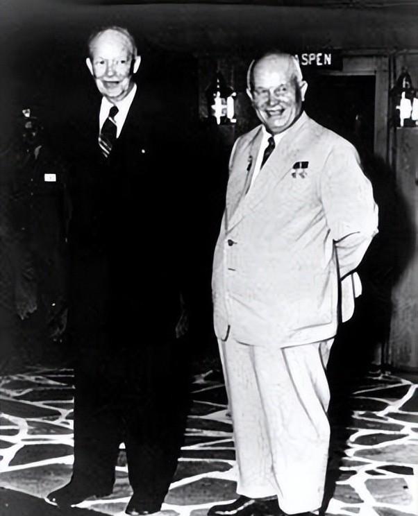 1955年7月，苏联领导人赫鲁晓夫抵达日内瓦，刚下专机，一股强烈的“屈辱感”便油