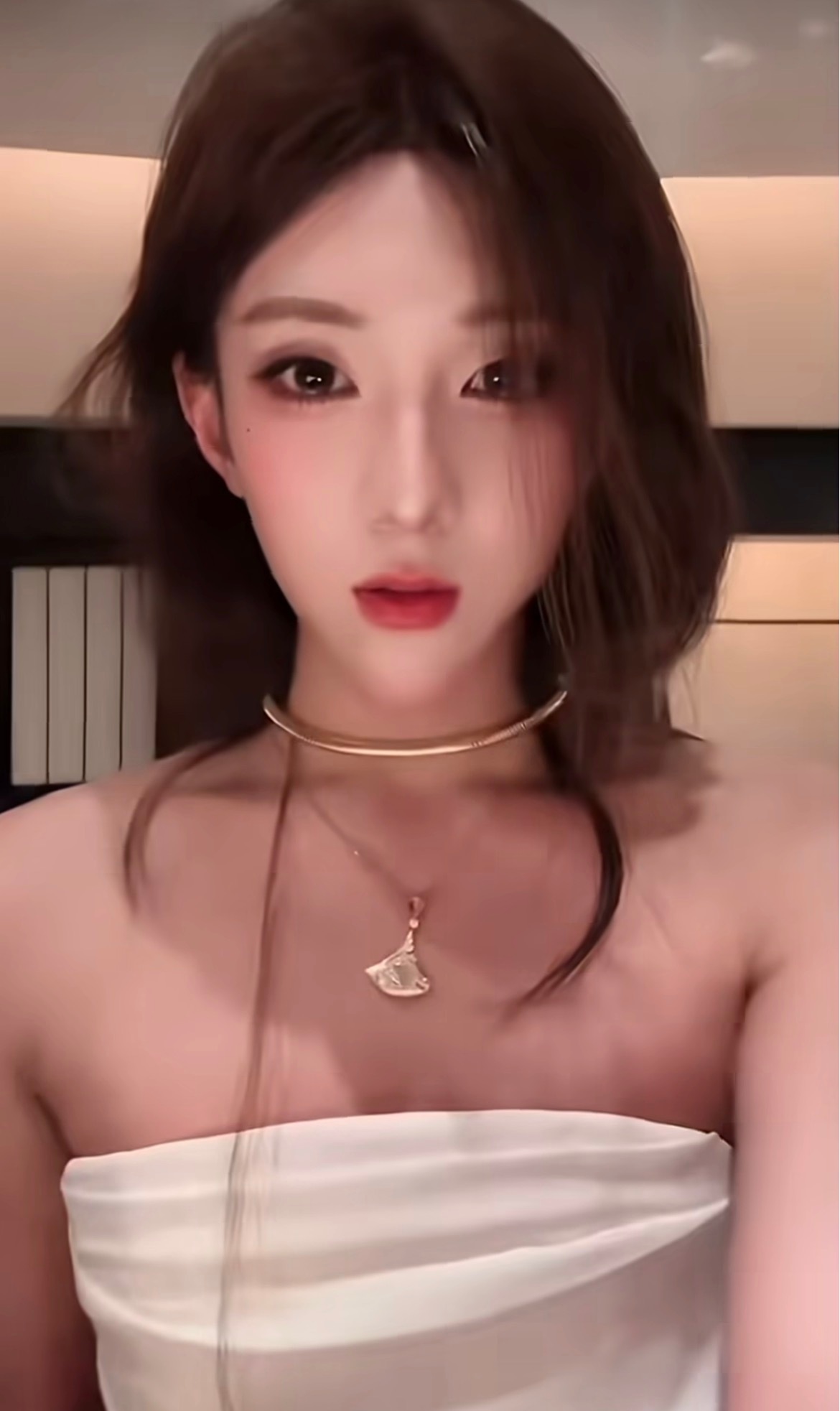 小澈藤壶背没有了我记得他不是个男的吗？怎么老是穿成女生的样子啊？不懂就问，他是怎