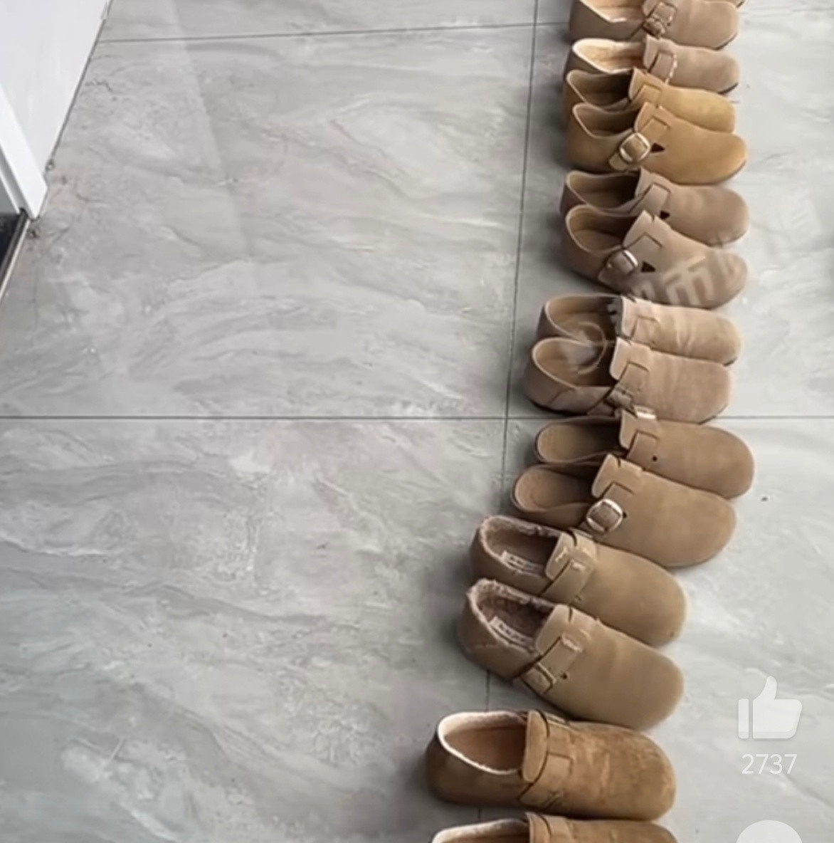 男子晒媳妇买了15双一样的勃肯鞋就我一个人，觉得这个鞋子丑到离谱吗？穿出