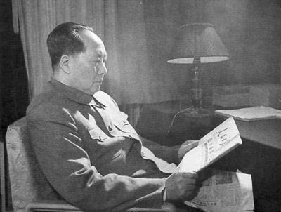 1969年3月2日，周总理叫醒了正在酣睡的毛主席，焦急地说道：“主席！苏联打我们