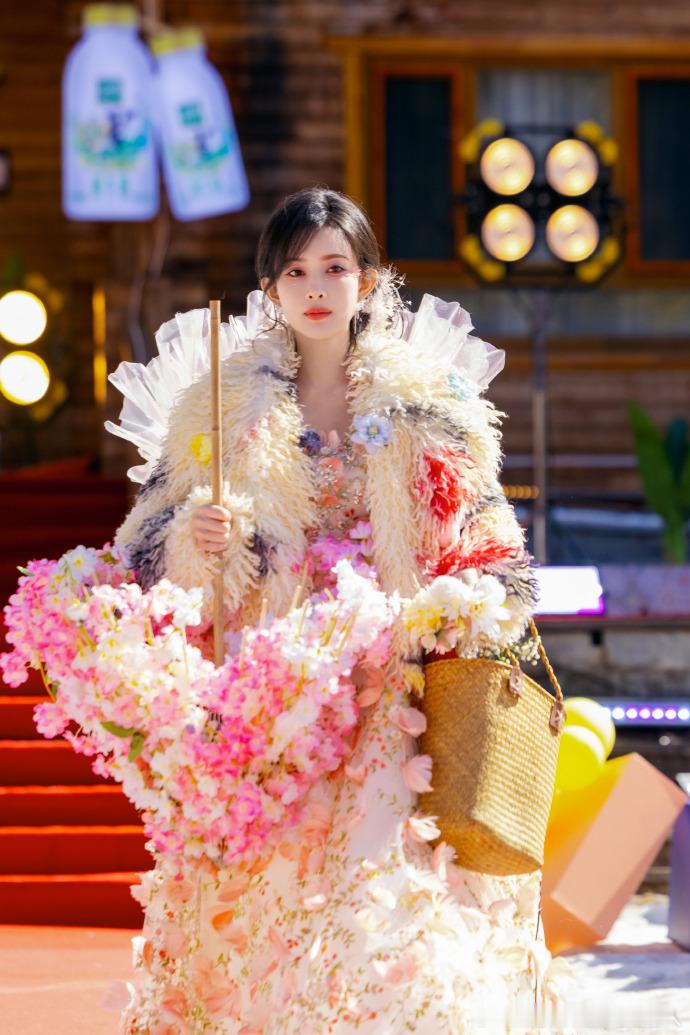 孟子义桃花坞主题走秀孟子义桃花坞主题走秀正在加载中孟子义《桃花坞》牧野主题走秀