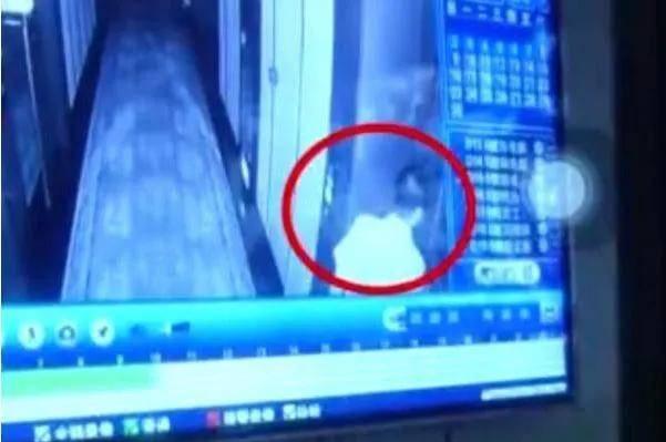 “必须严惩！”西安一女子喝醉酒，男朋友把她留在了酒店房间。哪知道，男子从外面返回