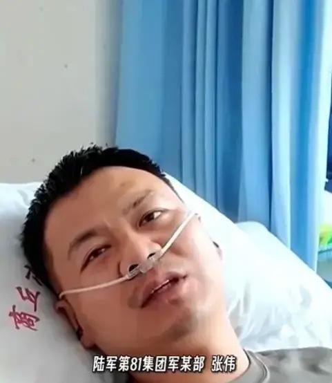 之前连救5人的军人张伟终于露面了河南夏邑县的张伟最近成了新闻人物。这位当兵的小