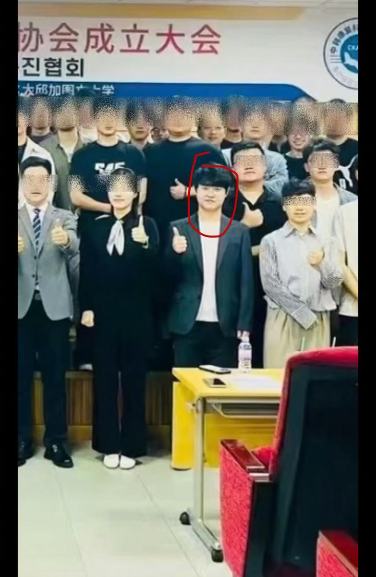 25岁的中国女留学生文文，本来开开心心去韩国领研究生毕业证，国内都找好了工作，马