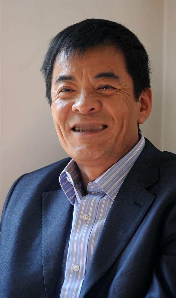 1991年，刘威跟张丰毅借钱，他写了一张借条，张丰毅把借条给老婆收着，后来刘威去