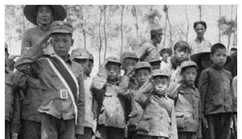 1939年南京，二十多名孩子被日军逼到了一个山洞里。身后是深不见底的黑暗，身