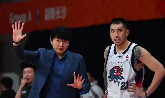 山东高速半场领先北控6分，俩小外打得太差了！1、山东显然进入节奏更快，开局谢智杰