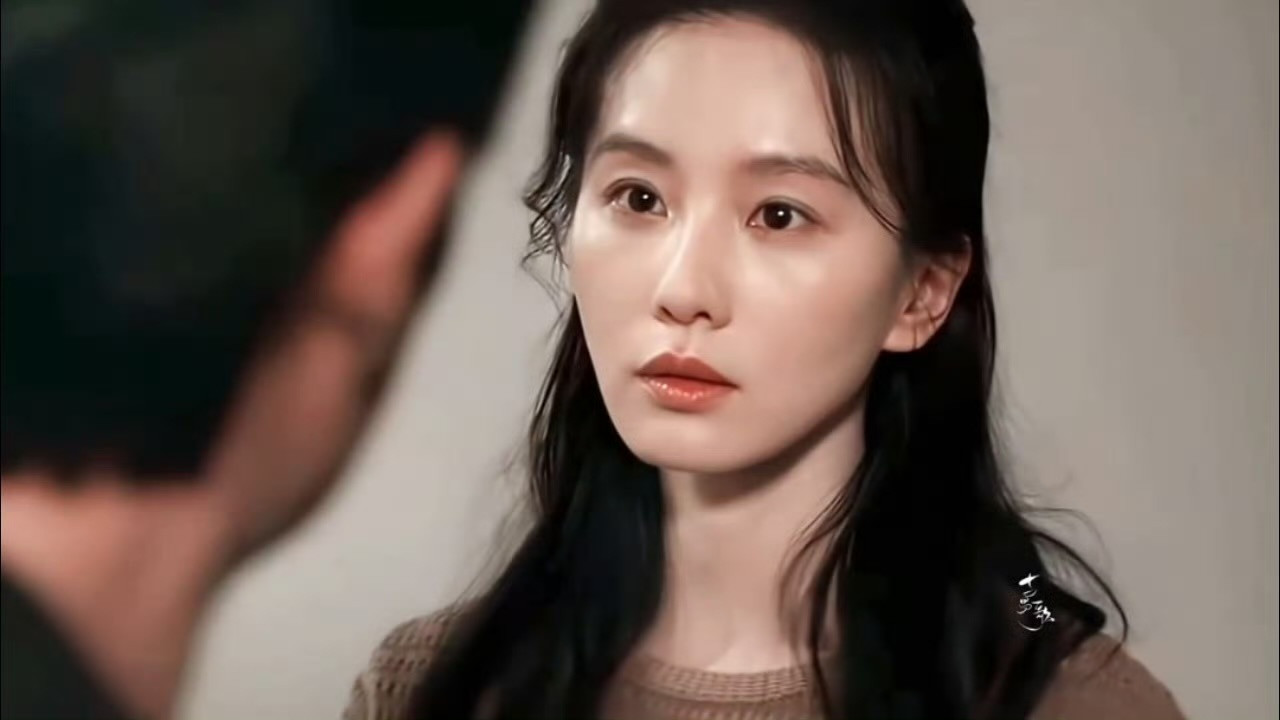 《惊蛰无声》，刘诗诗颜值演技最抓人心，让人想探究，刷到很多讨论刘诗诗小玉人设的