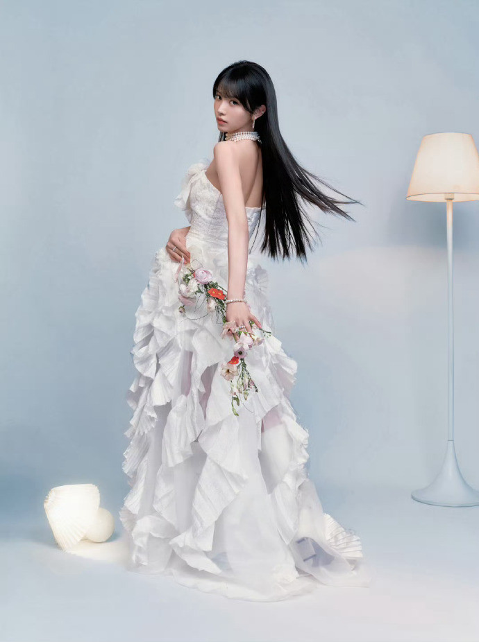 1.田曦薇和张凌赫的片酬这几天直接飙涨了，市场真金白银的反馈，比什么数据榜单都实