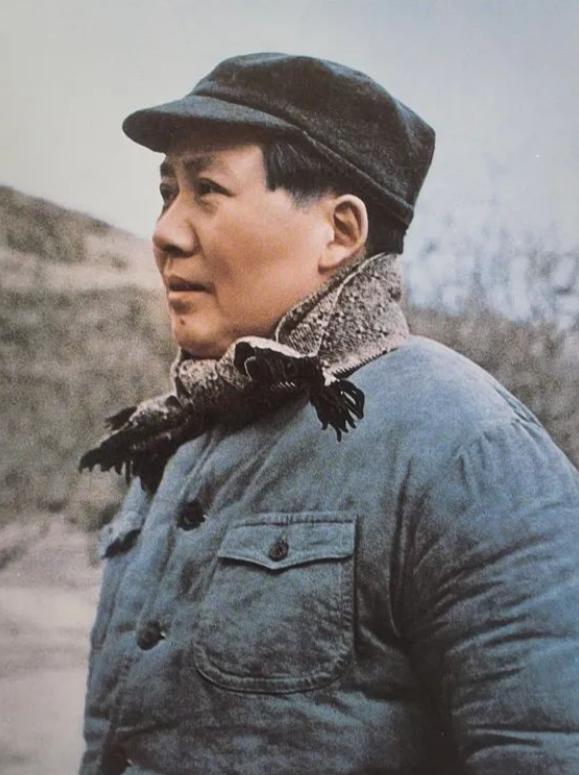 长征在艰难抵达陕北之后，毛主席曾说过一句令人觉得意味深长的话：“凡不是党员者，一
