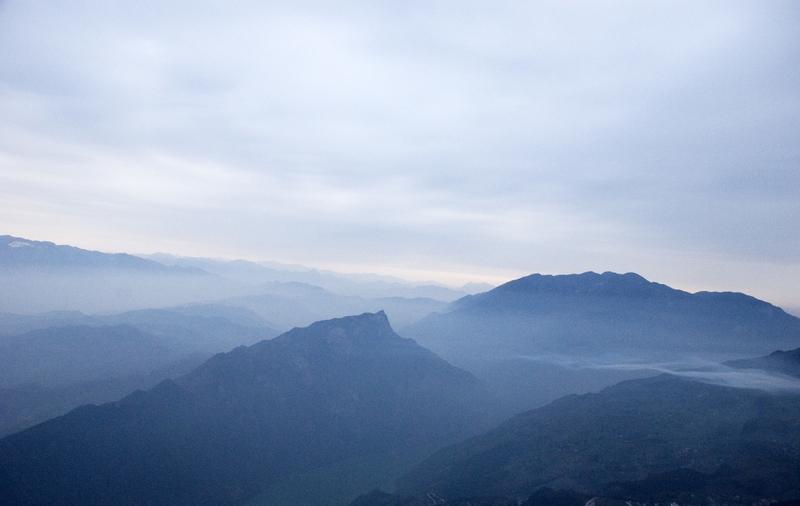 相册里的风景照，就像时光宝盒，藏着大自然的万种风情。我最满意的那张，是在徒步时拍