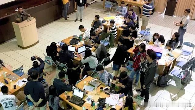 “人红是否多”！党主席候选人郑丽文给国民党青年团营队授课「延时」、「喝嗨」上阵，